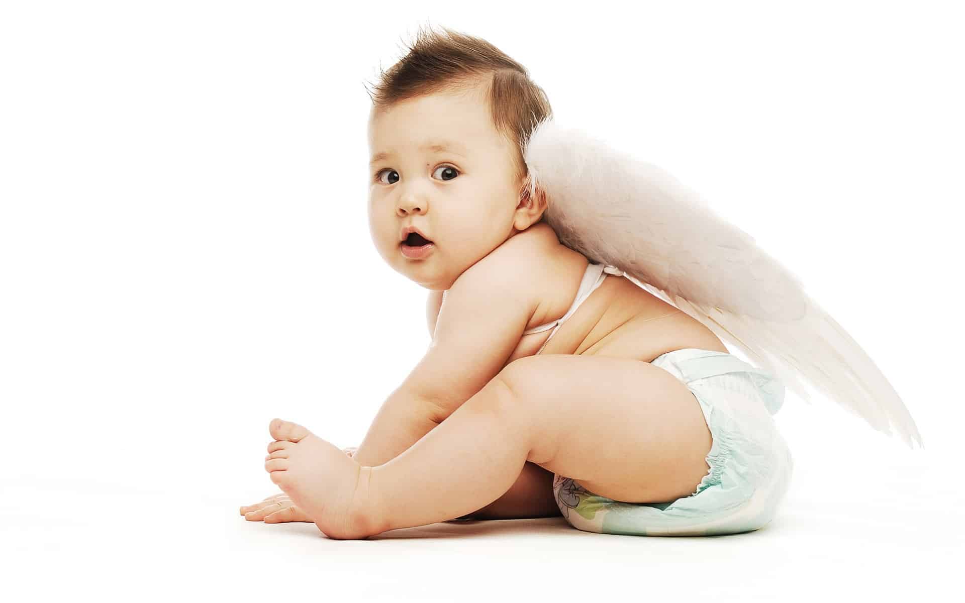 براز اخضر غامق عند الرضع : هل خطر ؟