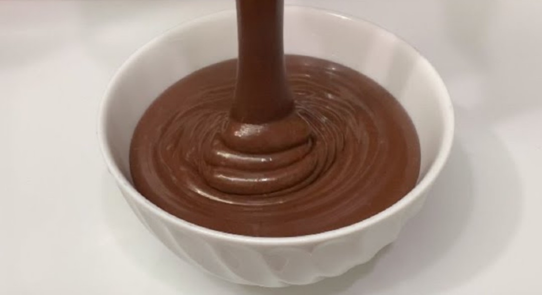 صوص الشوكولاتة بالكاكاو في 3 دقائق لتزيين الكيك والحلويات بدون كريمة او زبدة