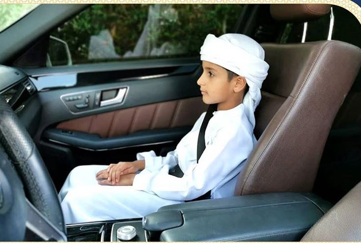 كم مخالفة جلوس الأطفال بالمقعد الأمامي للسيارة؟